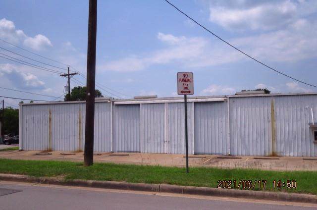 916 15th Street - Photo 1