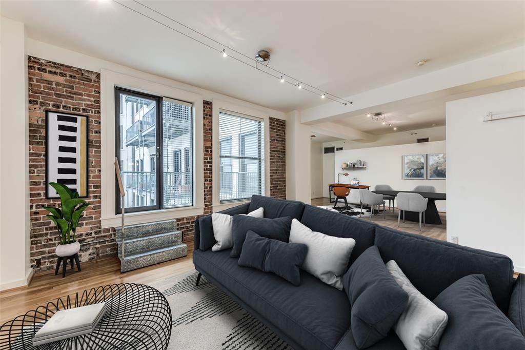 915 Franklin Street - Photo 1