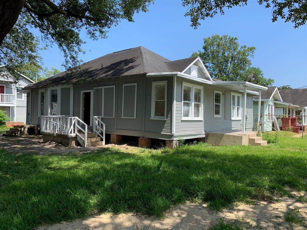 1294 Cartwright Street - Photo 1