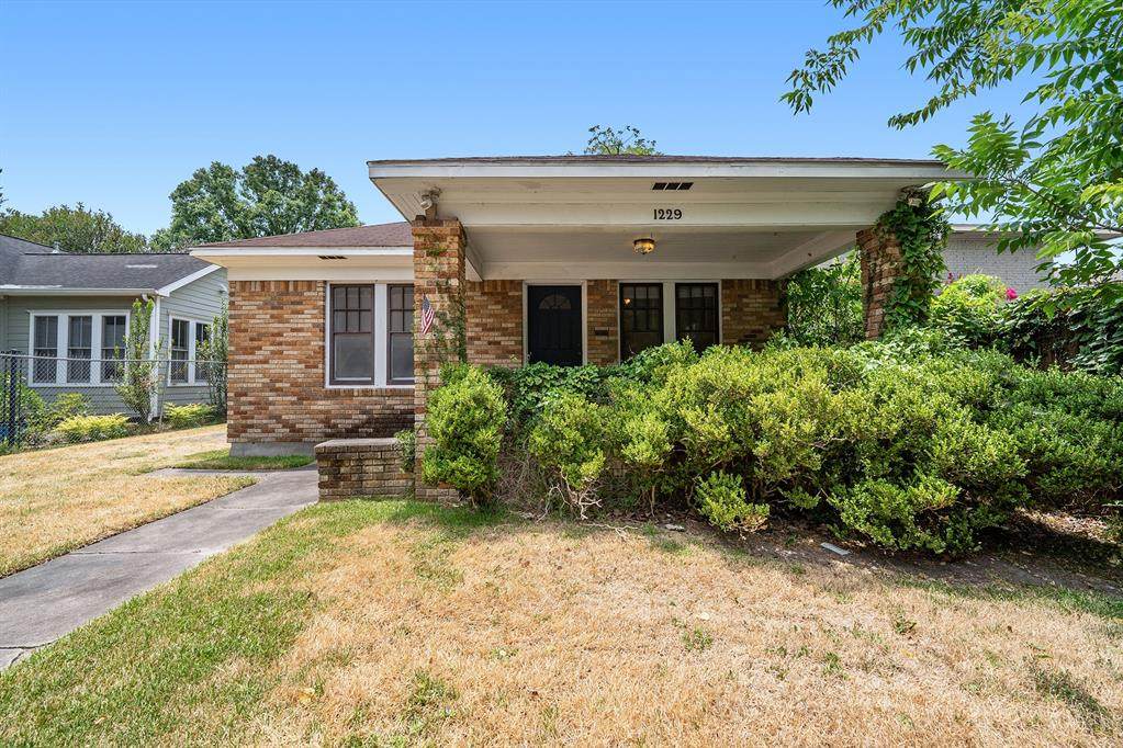 1229 Oxford Street - Photo 1
