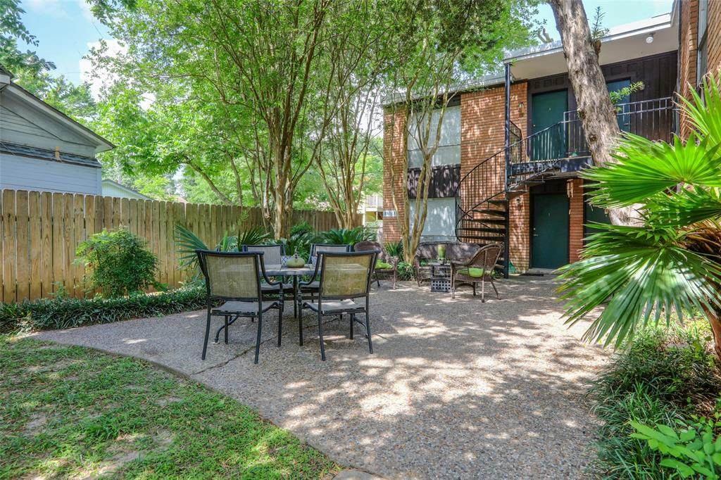 1521 Rutland - Photo 1