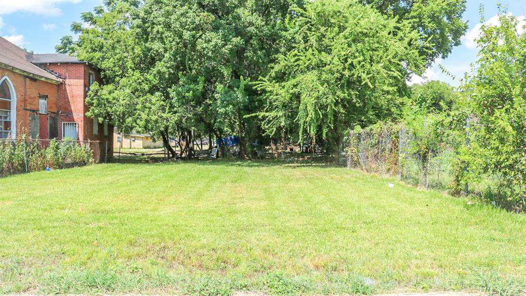 2617 Eastex Freeway - Photo 1