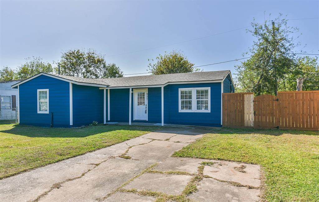 927 10th Street - Photo 1