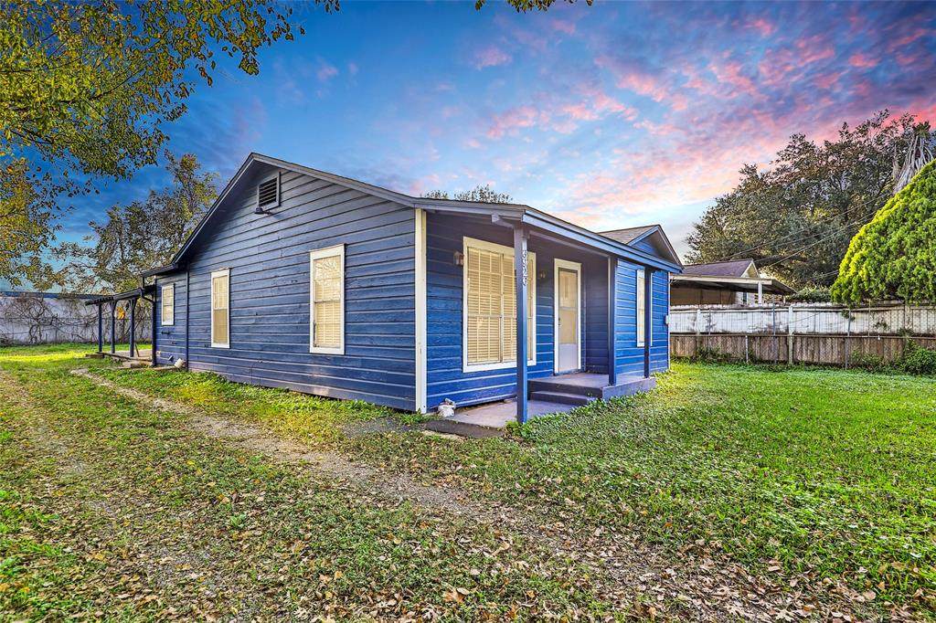 3926 Cedar Hill Lane - Photo 1