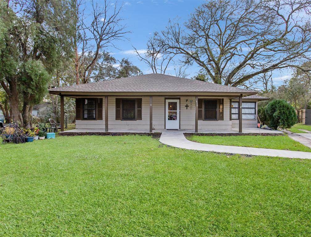 1610 Travis Court - Photo 1