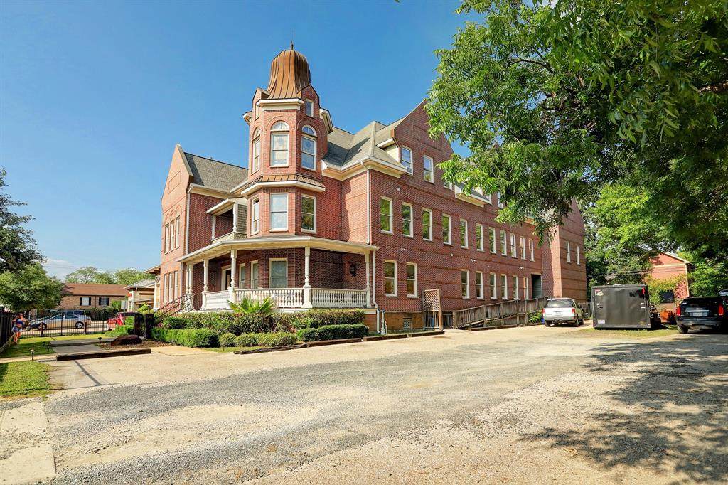 540 Heights Boulevard - Photo 1