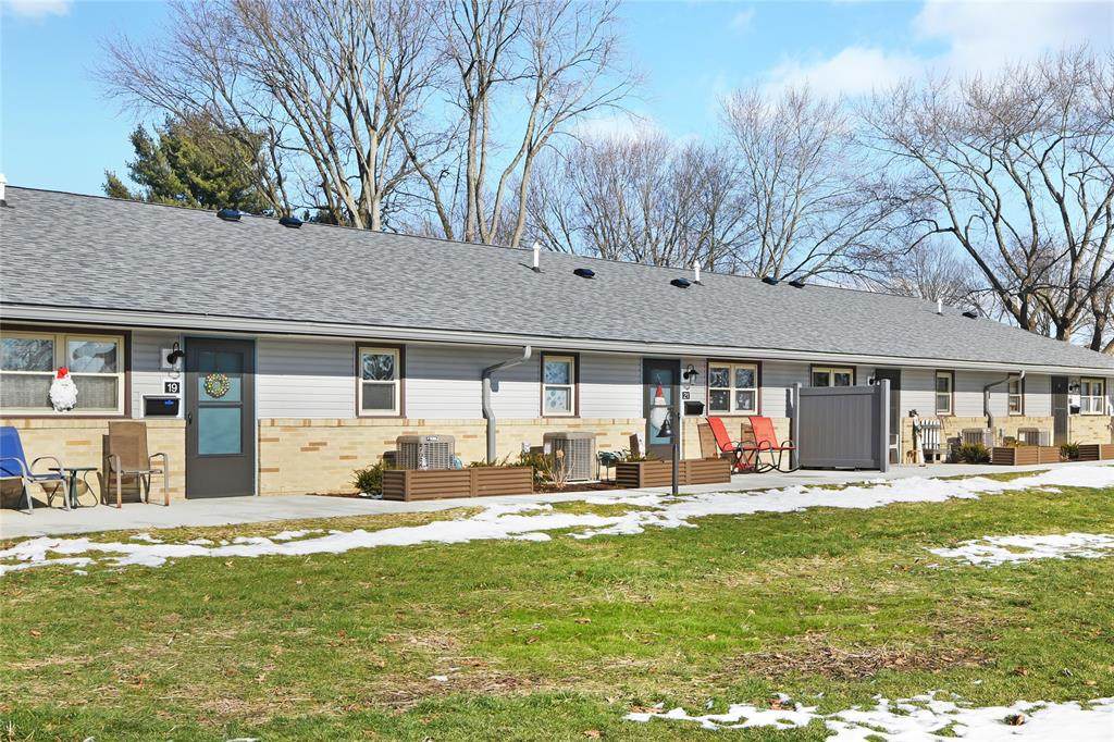 424 Grosvenor Street - Photo 1