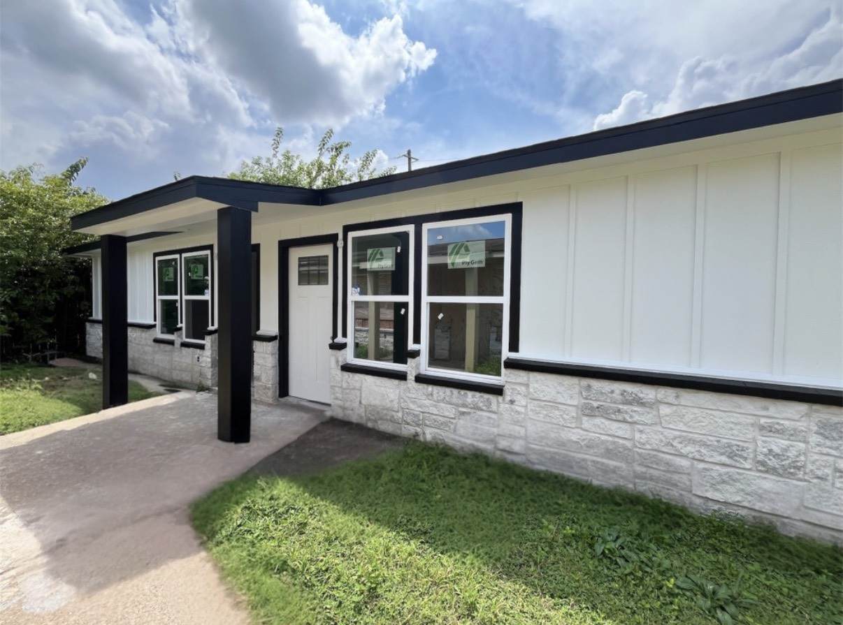4305 Phlox Street - Photo 1