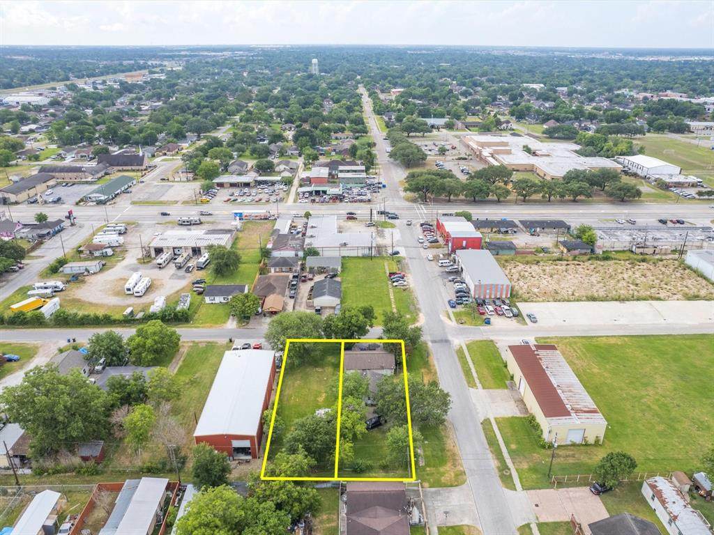 1121 Main Street - Photo 1