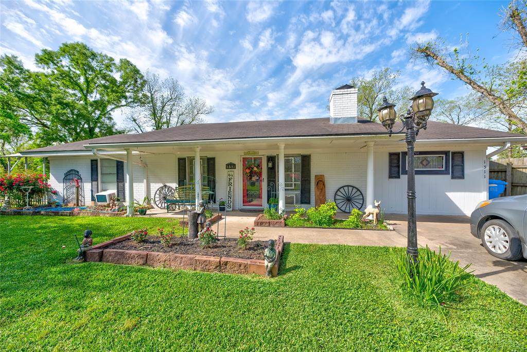 1511 Taylor Lake Circle - Photo 1