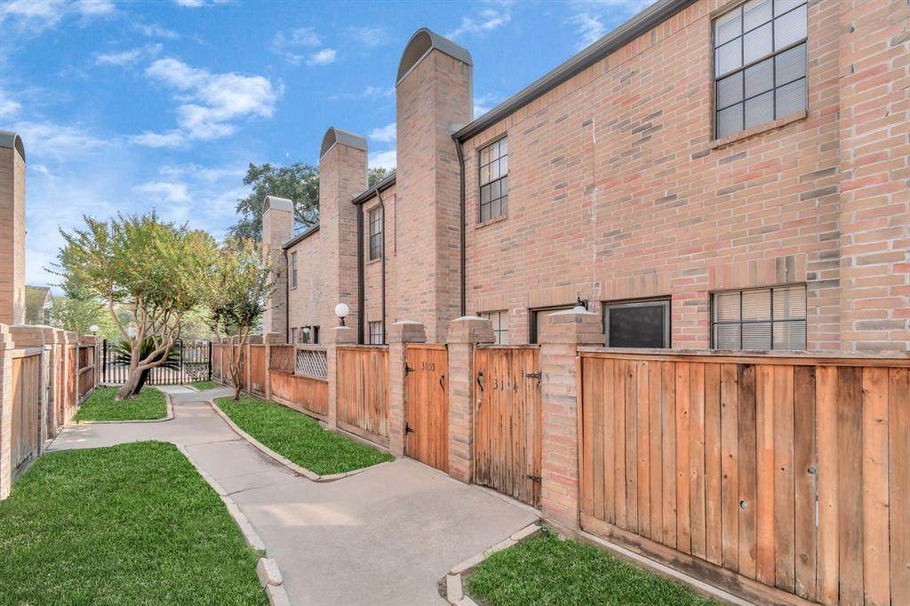 9800 Pagewood Lane - Photo 1