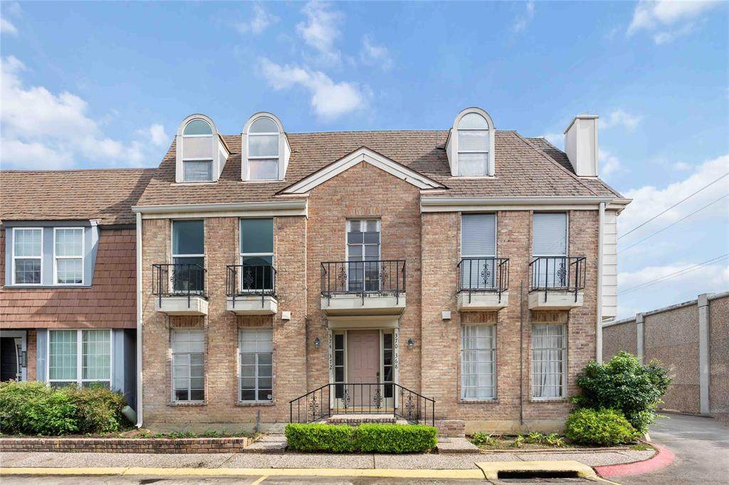 372 Post Oak Lane - Photo 1