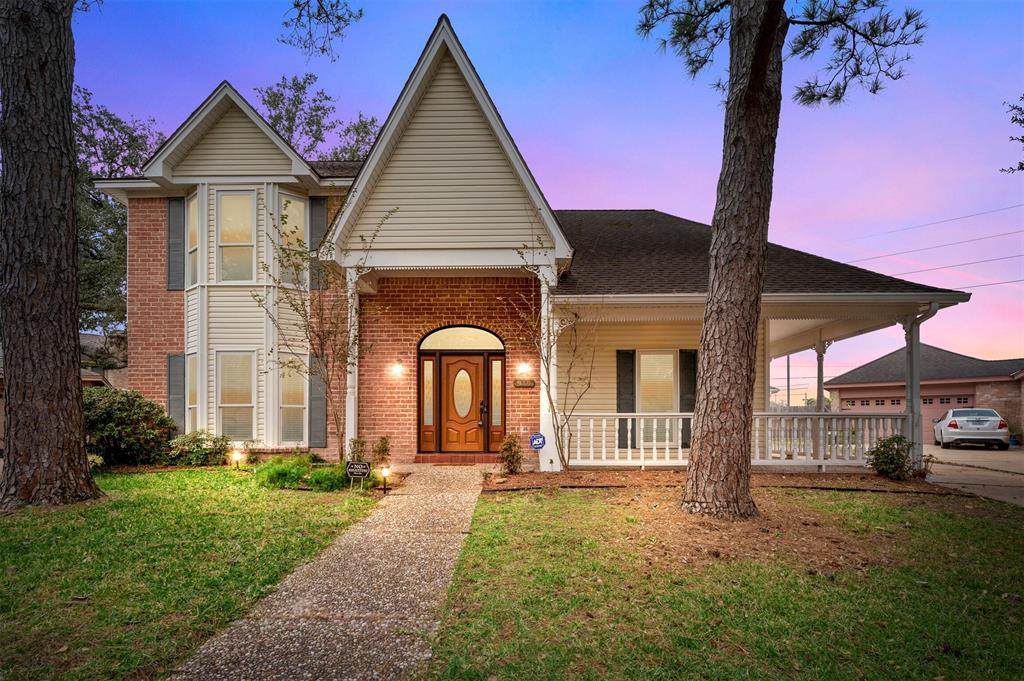 910 Montview Drive - Photo 1