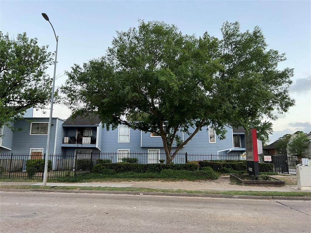 5625 Antoine Drive - Photo 1