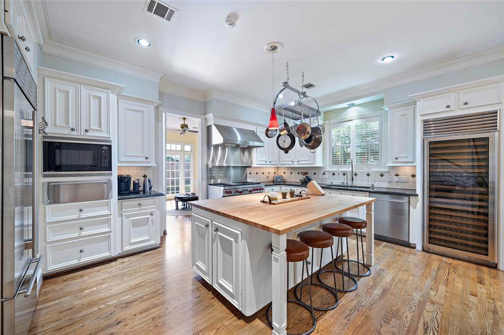 1512 Nantucket Drive - Photo 1