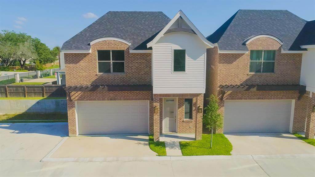 8814 Hollywood Garden Lane - Photo 1
