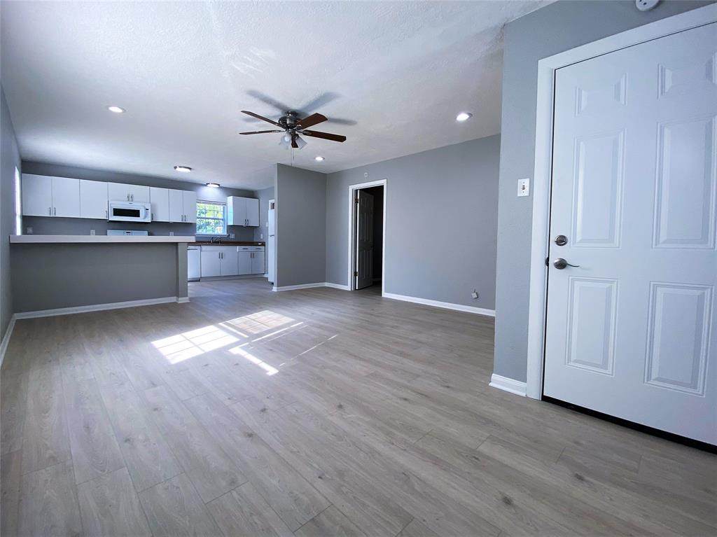 1139 1/2 Walling Street - Photo 1