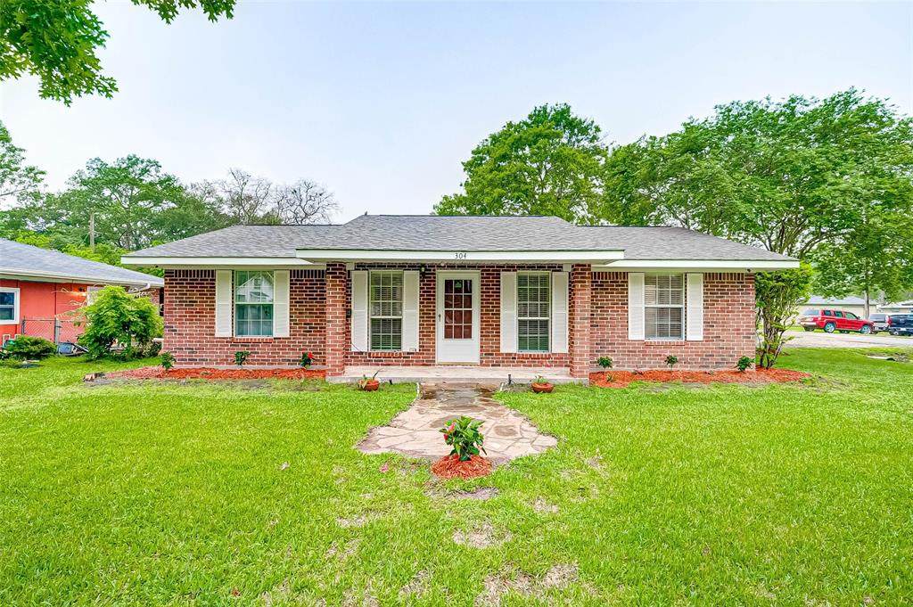 304 7th Street - Photo 1
