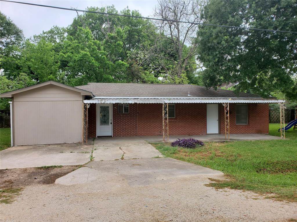 903 Avenue I Avenue - Photo 1