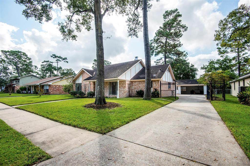 935 Hackberry Street - Photo 1