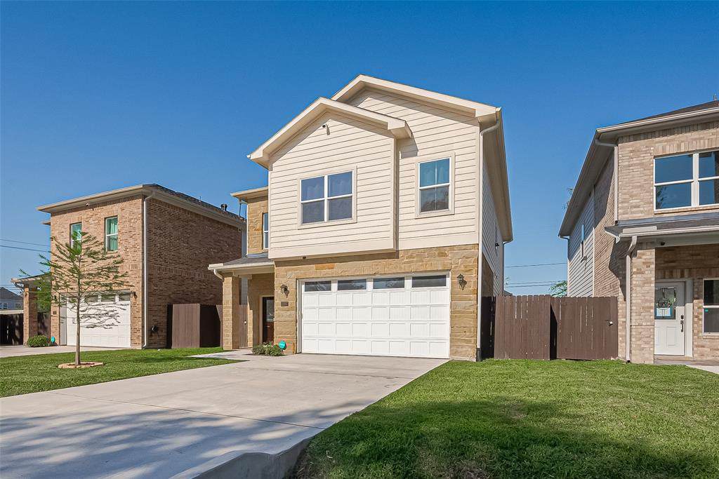 2207 Silverbonnet Street - Photo 1