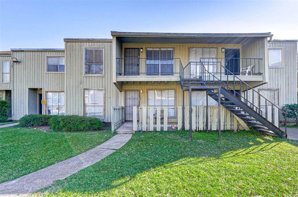5625 Antoine Drive - Photo 1