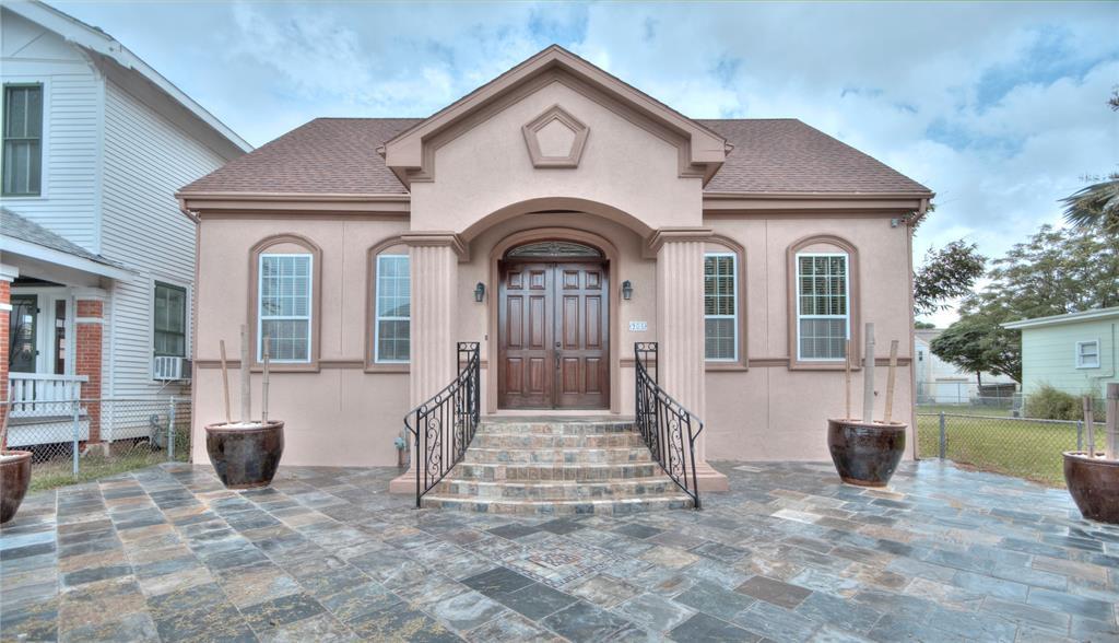 905 Winnie Street - Photo 1