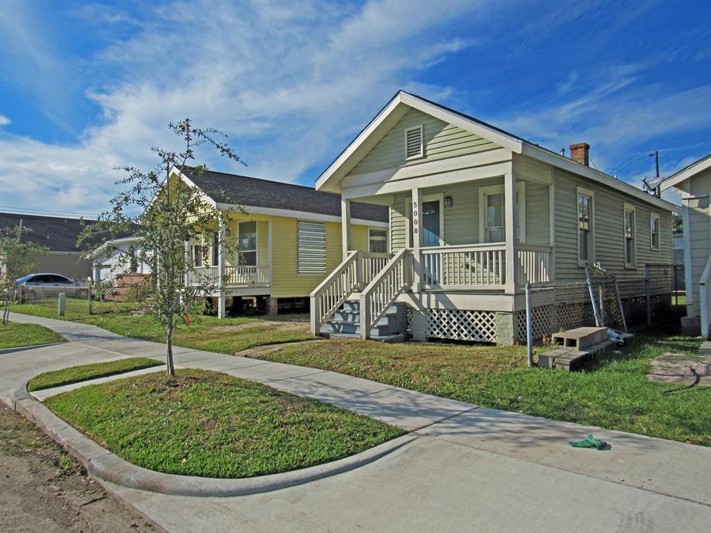 5008 Avenue L - Photo 1