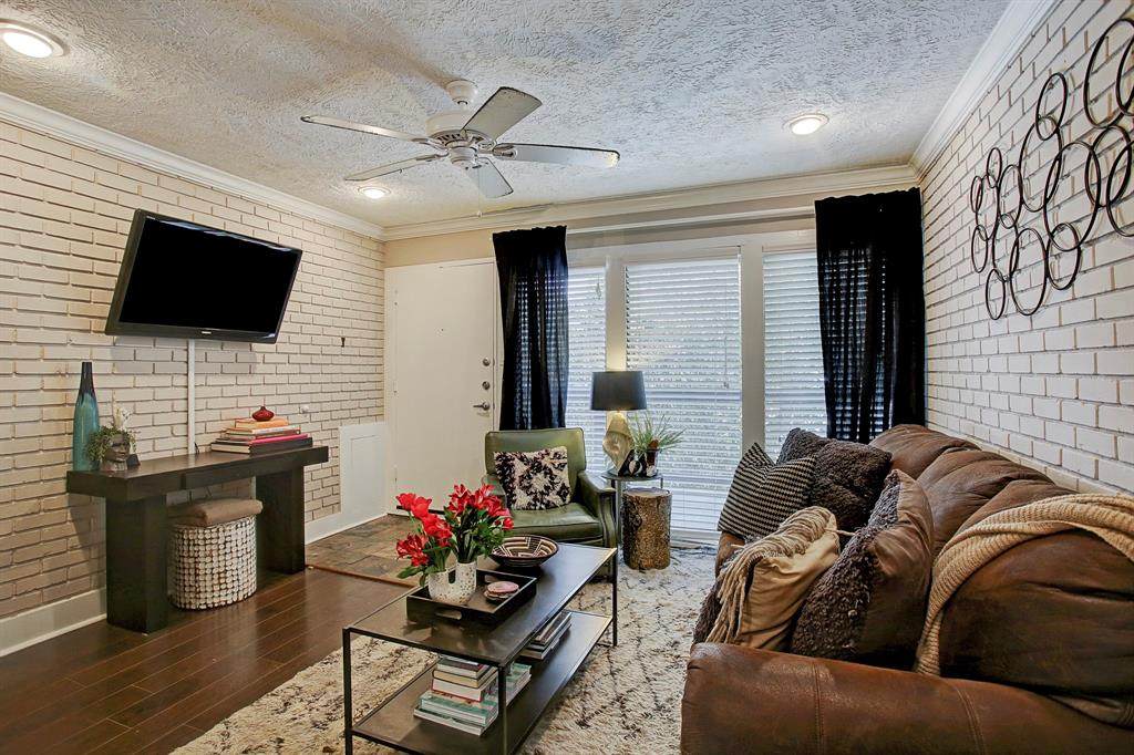 1501 Hyde Park Boulevard - Photo 1