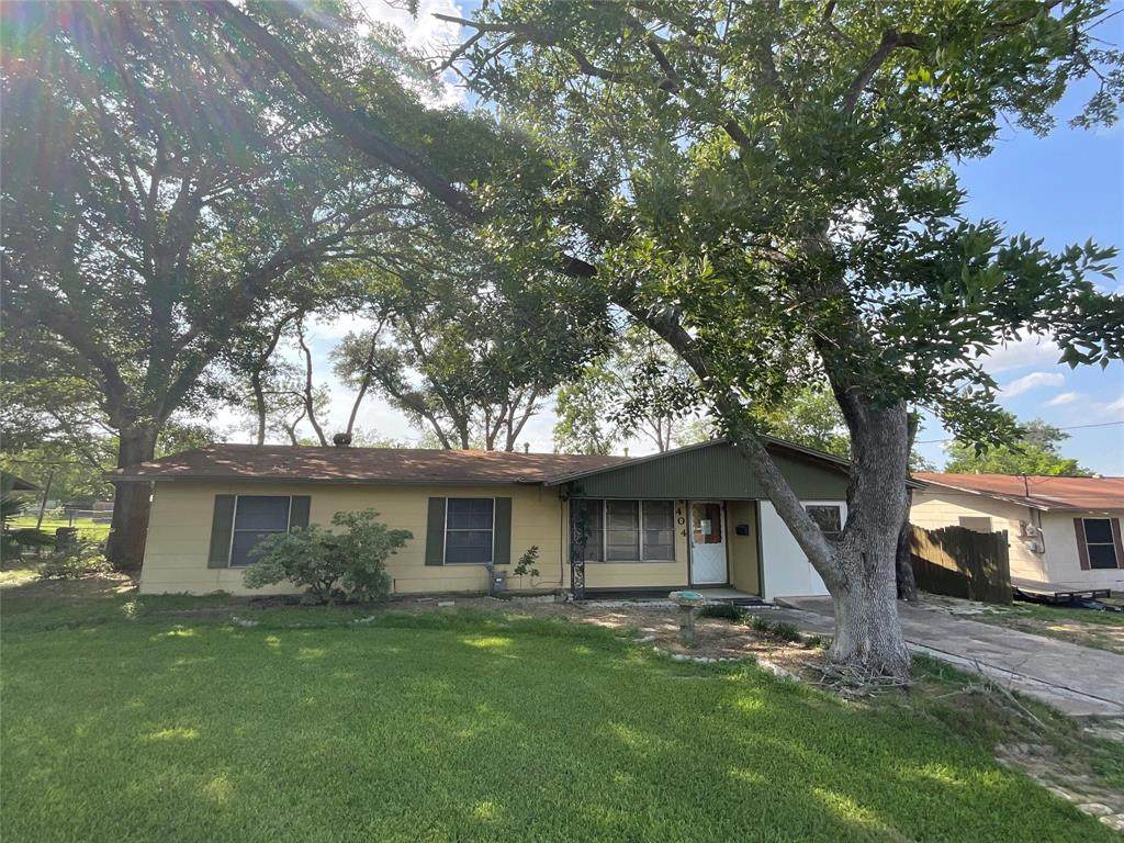 404 Svoboda Street - Photo 1