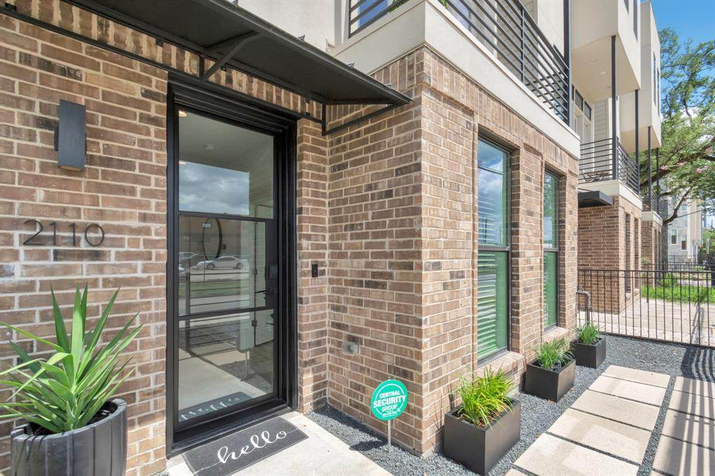 2110 Sabine Street - Photo 1