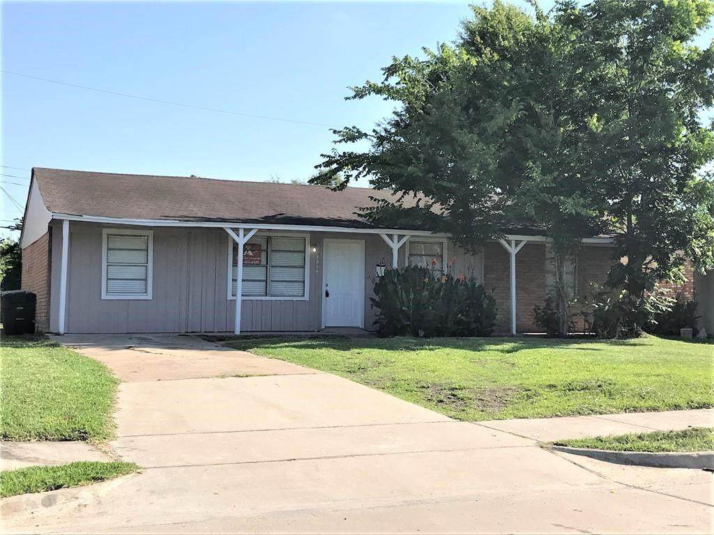 3814 Ripplebrook Drive - Photo 1