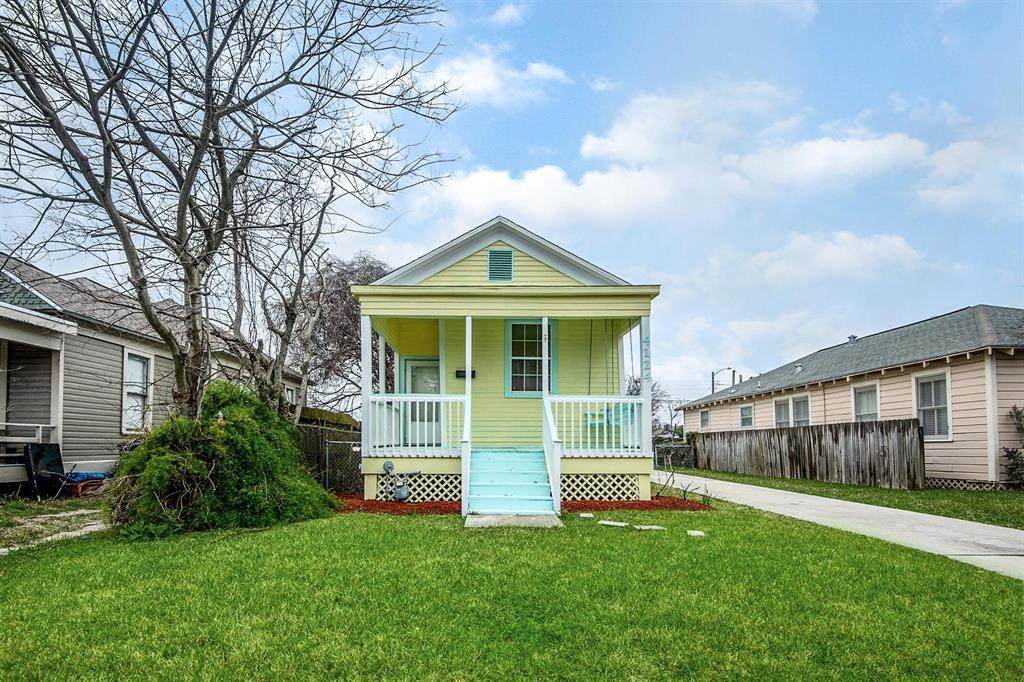 4124 Avenue M 1/2 - Photo 1