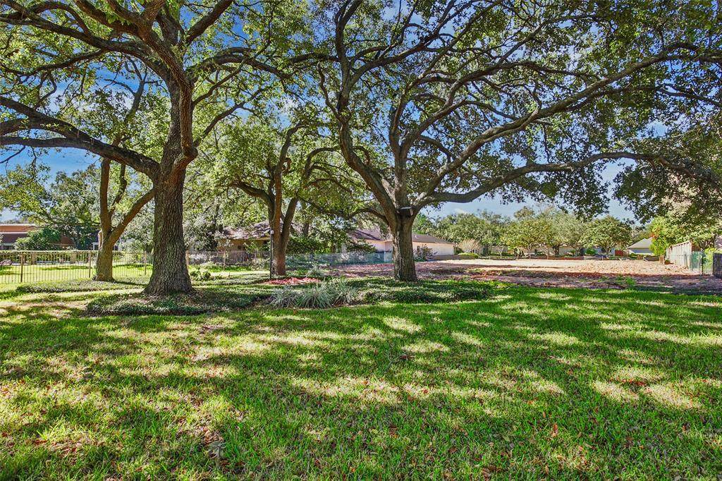 2306 Country Club Boulevard - Photo 1