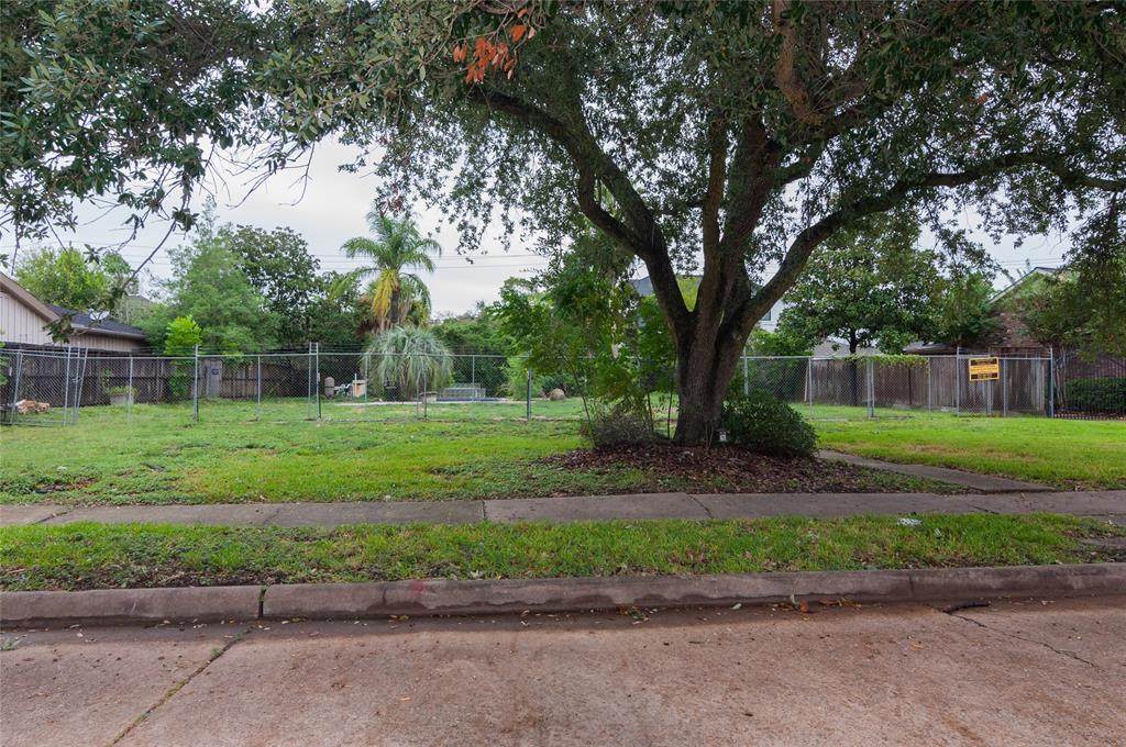 5022 Heatherglen Drive - Photo 1