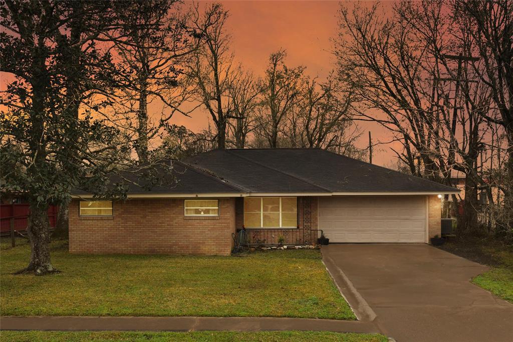 1019 Lynnwood Avenue - Photo 1