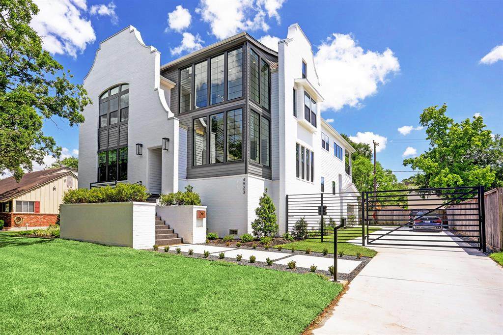 4923 Loch Lomond Drive - Photo 1