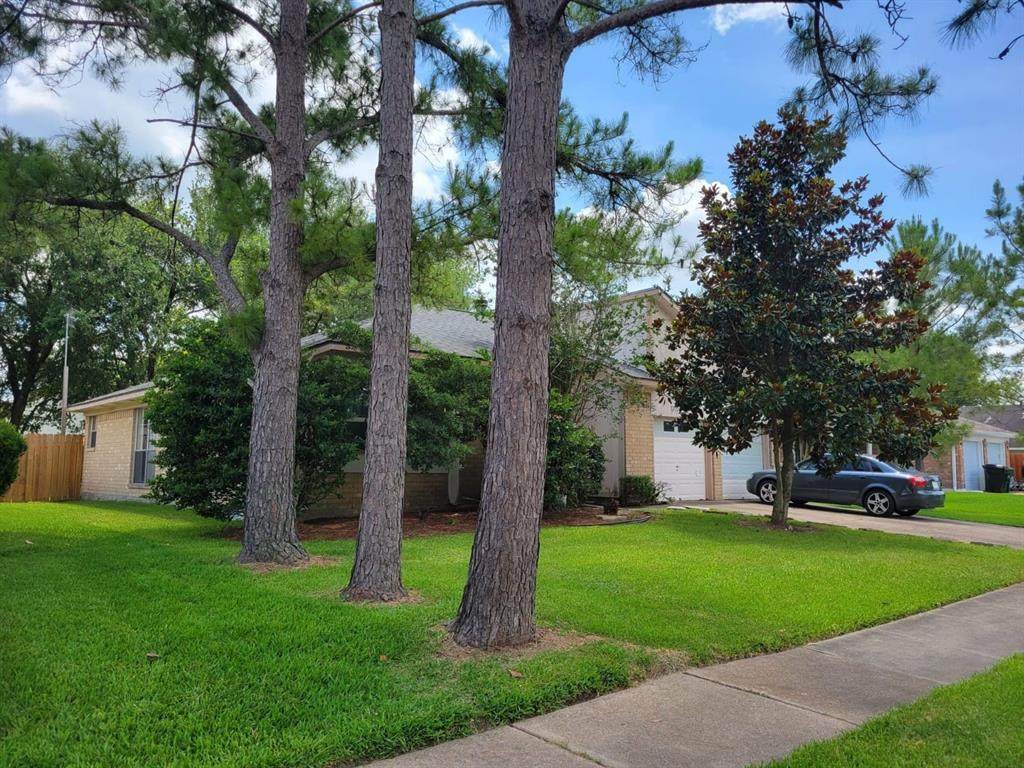 13714 Grosvenor - Photo 1