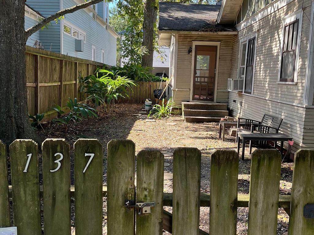1137 Cortlandt Street - Photo 1