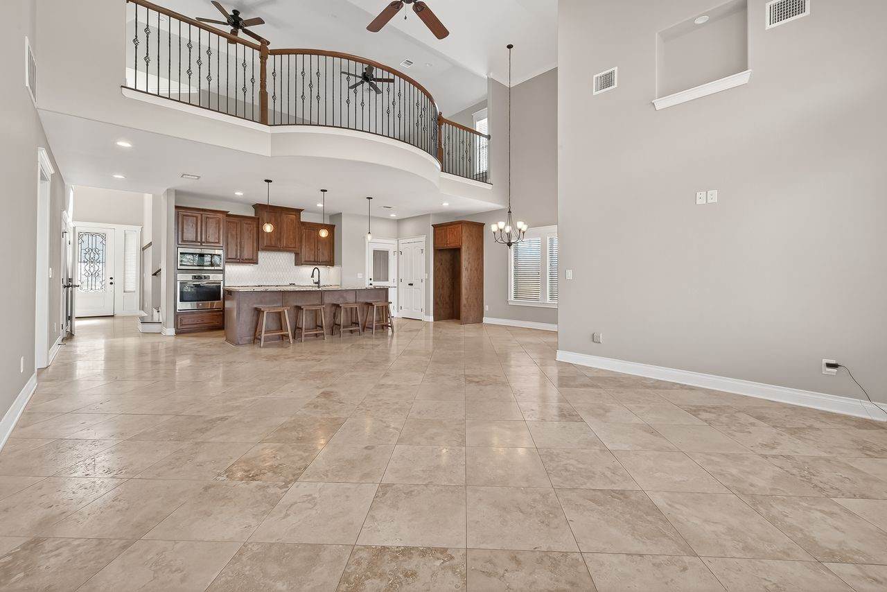 912 Roberts Street - Photo 1