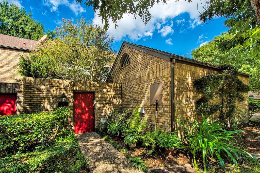 7 Town Oaks Place - Photo 1