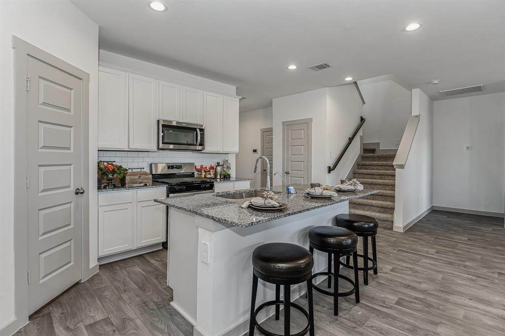 907 Tall Shire Court - Photo 1
