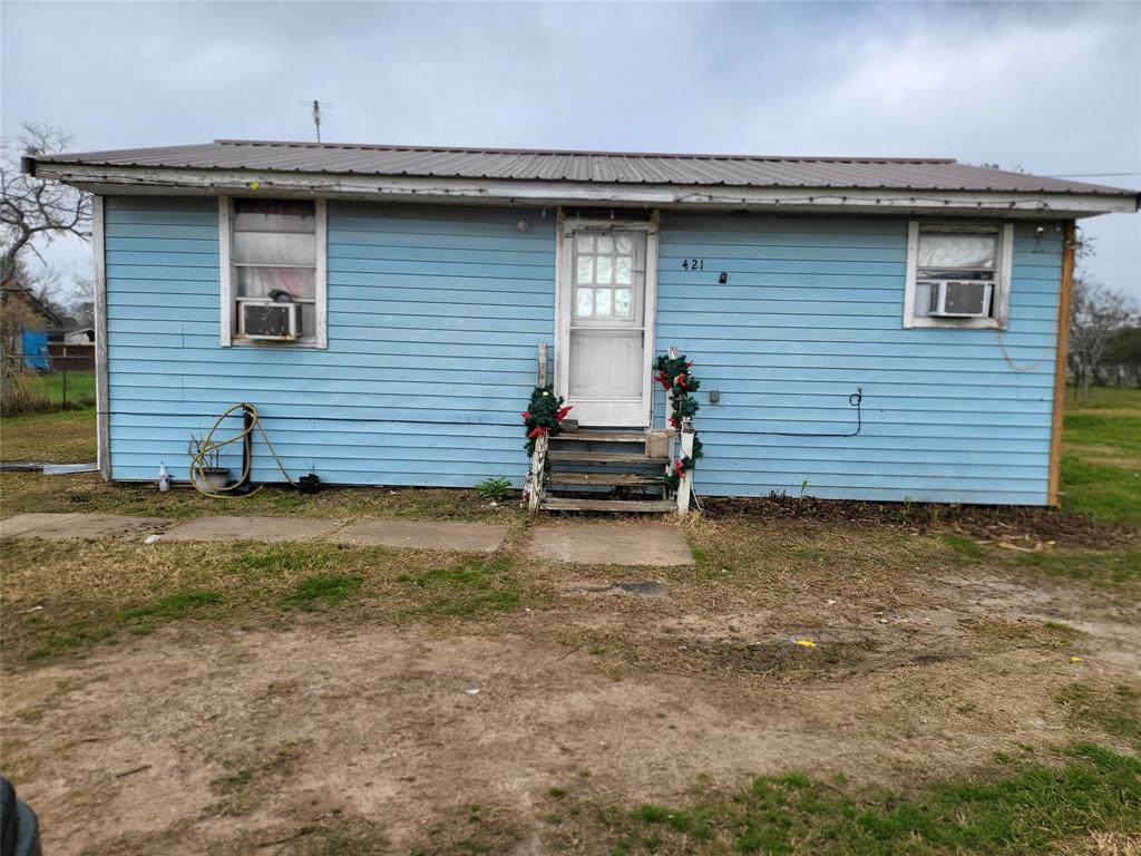 421 Avenue I - Photo 1