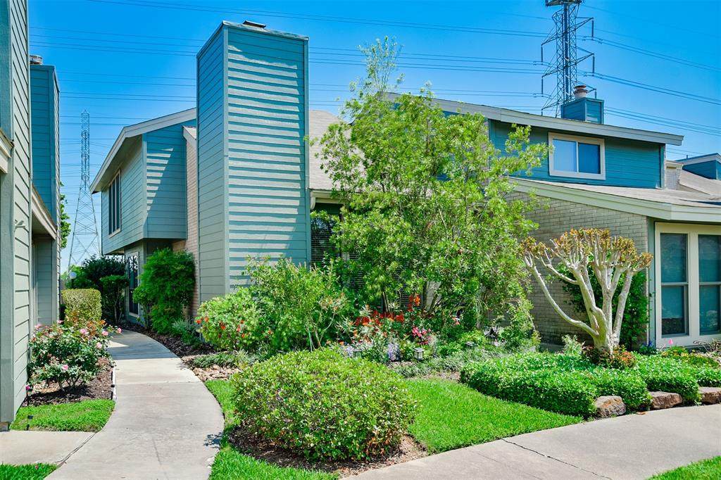 10811 Greenwillow Street - Photo 1
