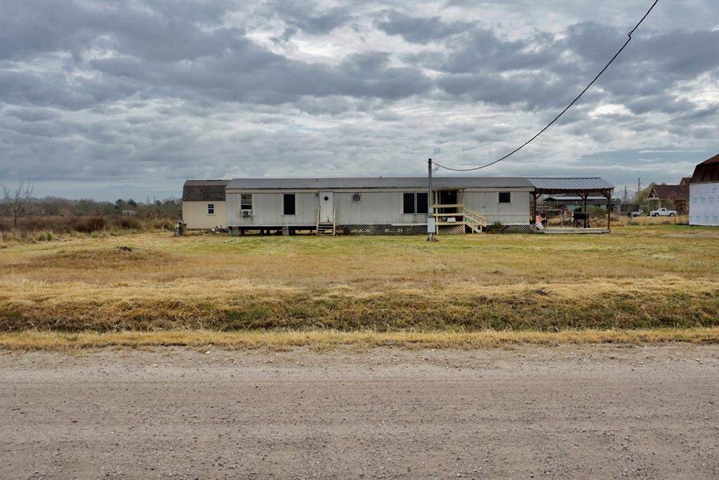 1033 County Road 6026 - Photo 1