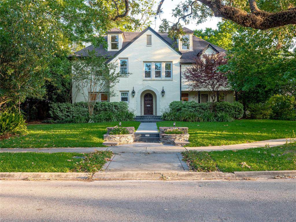 2305 Blue Bonnet Boulevard - Photo 1