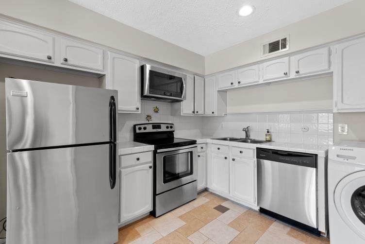 496 Post Oak Lane - Photo 1