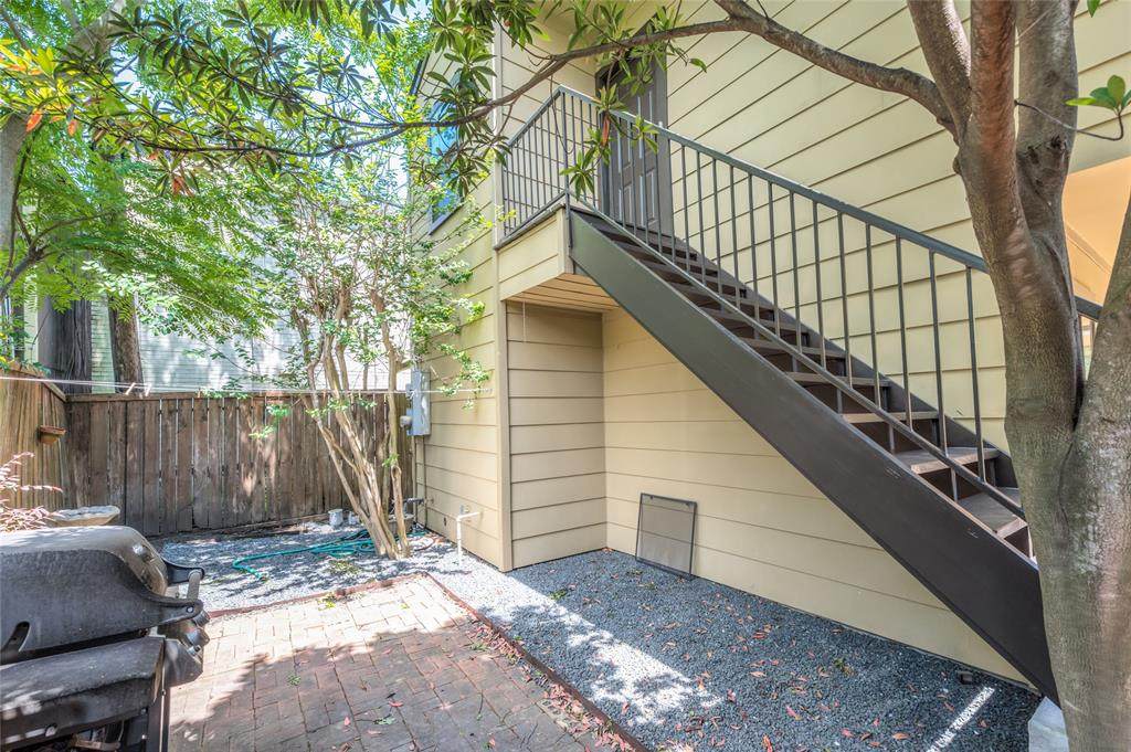 1646 Colquitt - Photo 1