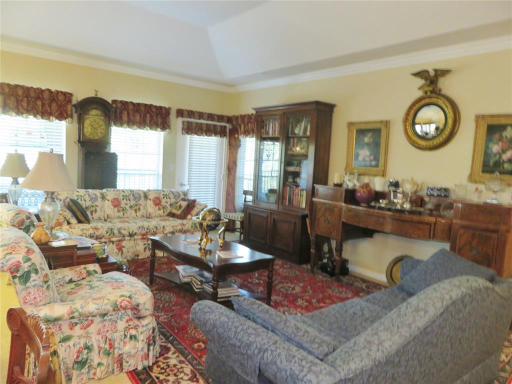 2815 Kings Crossing - Photo 1