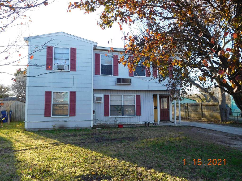 119 13TH St N - Photo 1
